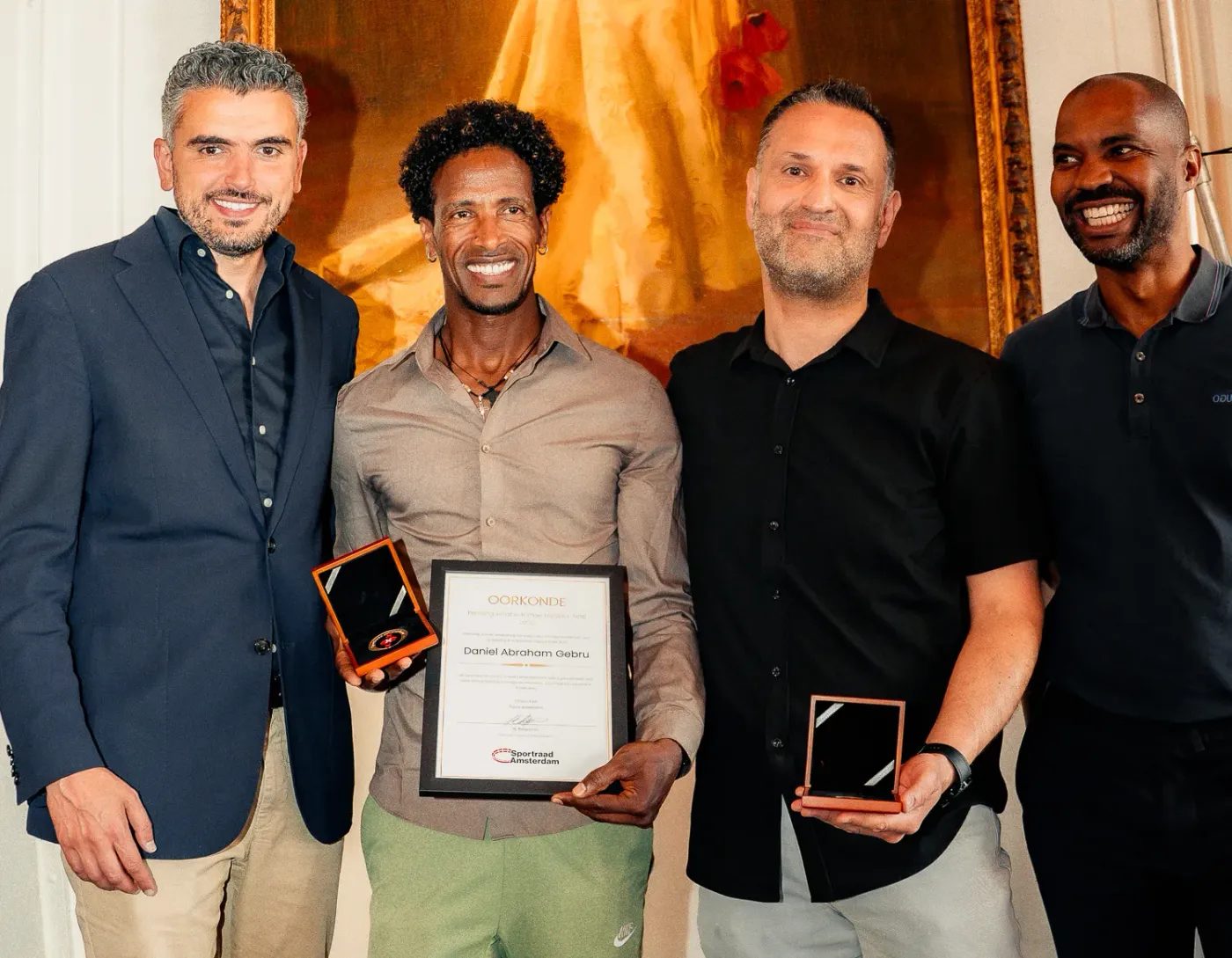 Daniel Abraham Gebru met de onderscheiding